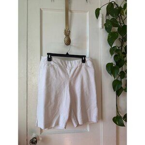 Studio works women’s size 14 white Capri shorts